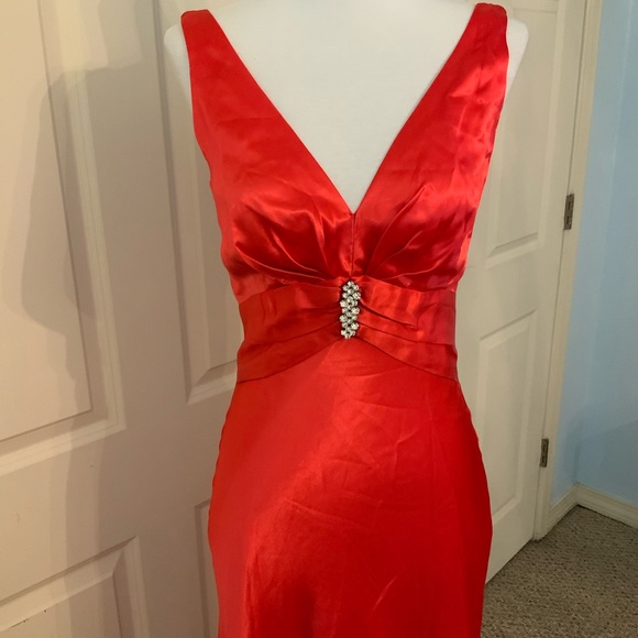 EVENING DRESS PROM DRESS PAGEANT - Picture 3 of 6